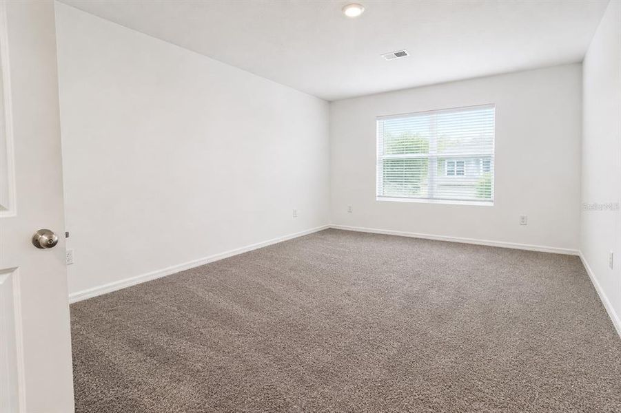 Spacious, unfurnished interior of a new home in Deerbrook, Land O' Lakes (Image 22).