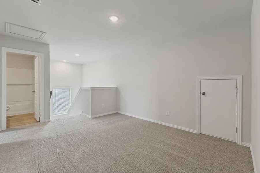 Spacious, unfurnished interior of a new home in Rolling Ridge, Van Alstyne (Image 21).