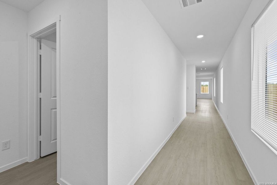 Spacious, unfurnished interior of a new home in Spring Grove, St. Hedwig (Image 15).