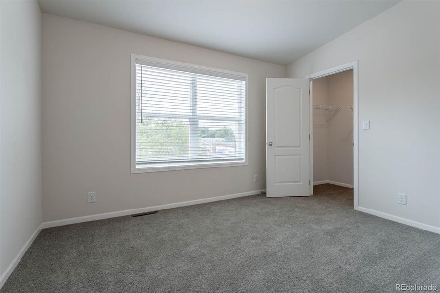 Spacious, unfurnished interior of a new home in , Aurora (Image 18).