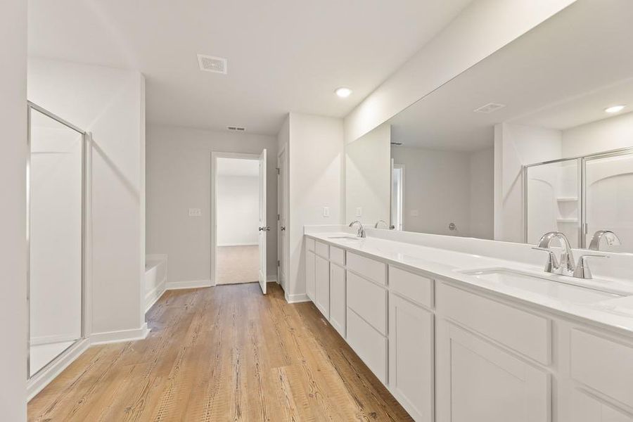 Spacious, unfurnished interior of a new home in Parkview Estates, South Fulton (Image 10).