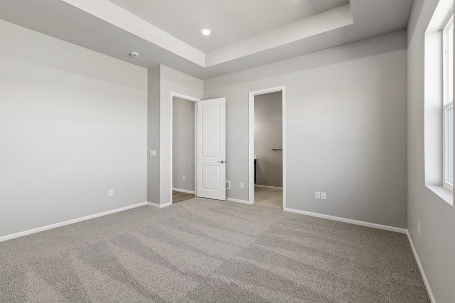 Spacious, unfurnished interior of a new home in The Estates Collection at Murphy Creek, Aurora (Image 16).