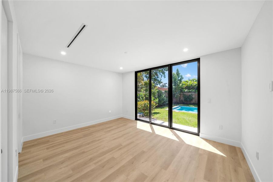 Spacious, unfurnished interior of a new home in , Miami (Image 42).