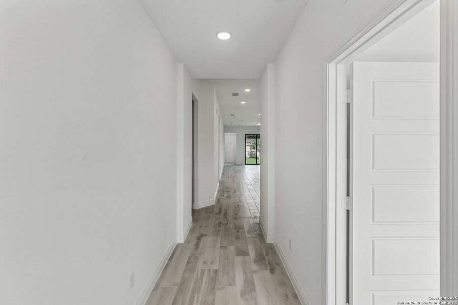 Spacious, unfurnished interior of a new home in Davis Ranch, San Antonio (Image 14). Spacious, unfurnished interior of a new home in Davis Ranch, San Antonio (Image 14).
