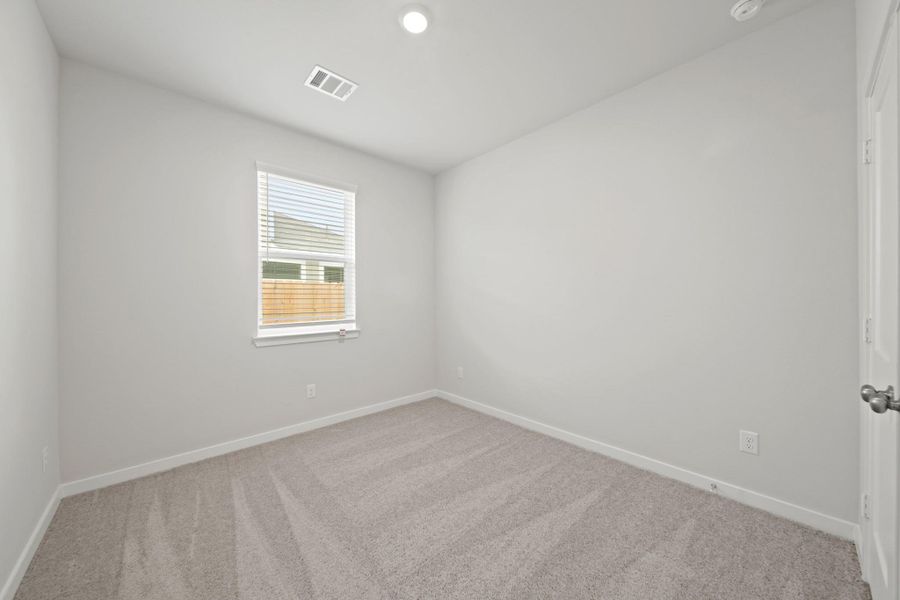 Spacious, unfurnished interior of a new home in Russell Ranch, Bay City (Image 25).