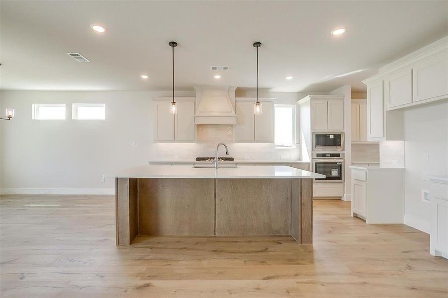 Furnished interior view inside a new home in Sweetgrass, Haslet (Image 12).