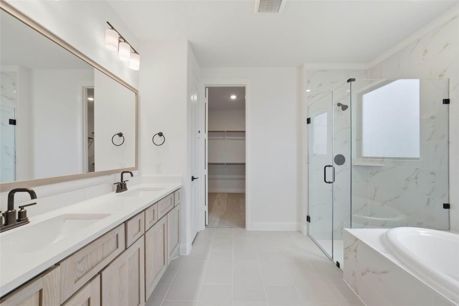 Furnished interior view inside a new home in Sienna 40', Missouri City (Image 8). Furnished interior view inside a new home in Sienna 40', Missouri City (Image 8).