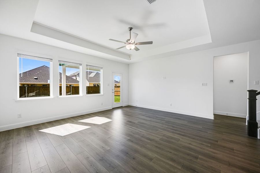 Spacious, unfurnished interior of a new home in Madero 50s, Fort Worth (Image 25).