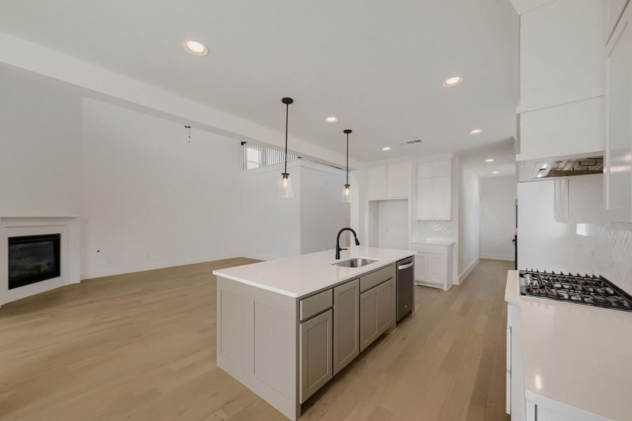 9904 Oak Glade - Kitchen