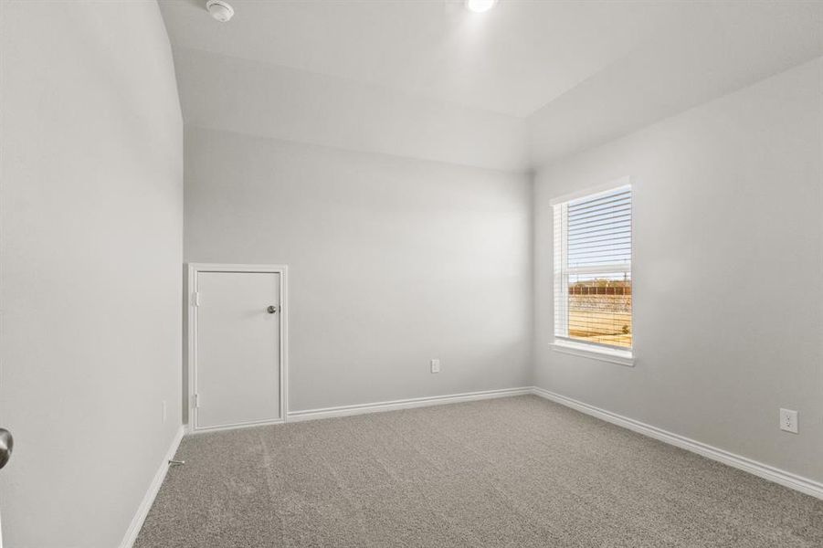 Spacious, unfurnished interior of a new home in Rocky Creek Crossing, Fort Worth (Image 21).