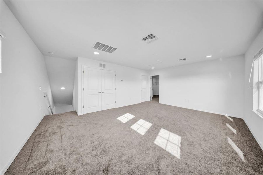 Spacious, unfurnished interior of a new home in , Wesley Chapel (Image 36). Spacious, unfurnished interior of a new home in , Wesley Chapel (Image 36).