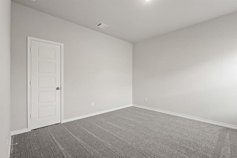 Spacious, unfurnished interior of a new home in Rocky Creek Crossing, Fort Worth (Image 10). Spacious, unfurnished interior of a new home in Rocky Creek Crossing, Fort Worth (Image 10).