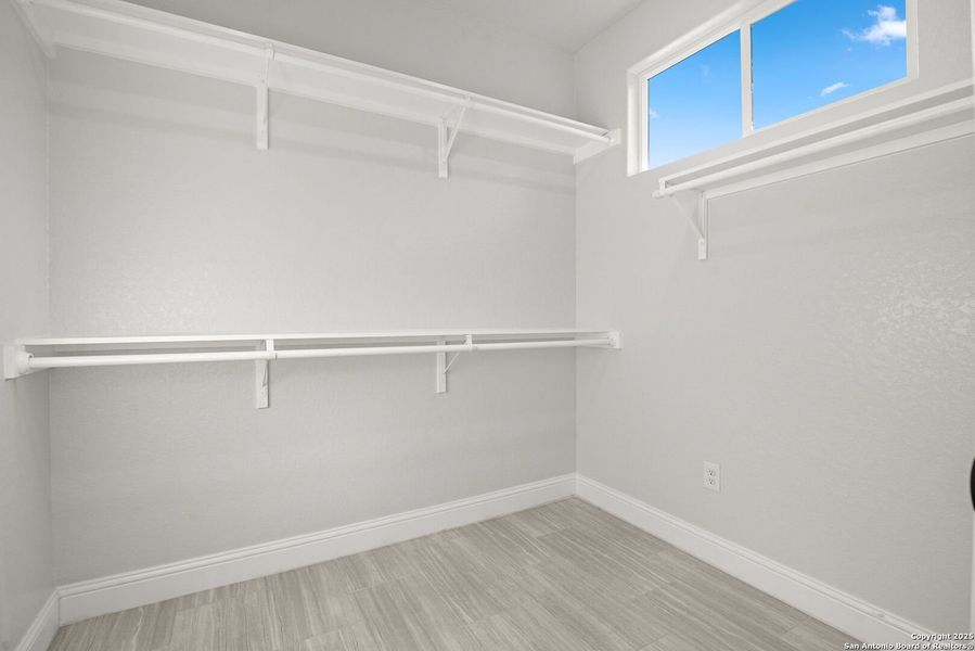 Spacious, unfurnished interior of a new home in , San Antonio (Image 24).