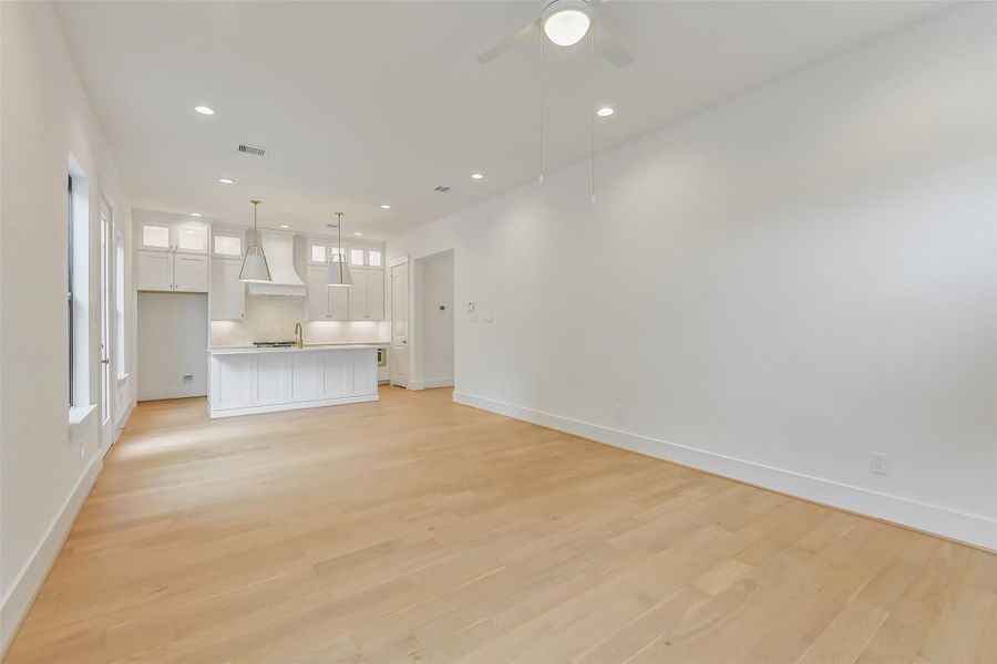 Spacious, unfurnished interior of a new home in Timbergrove Trails, Houston (Image 21).
