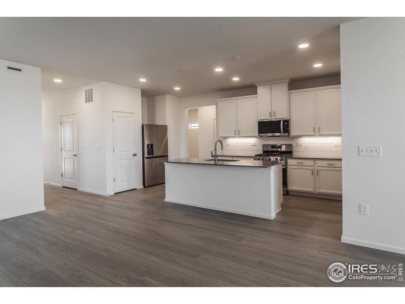 KITCHEN W/ S.S. APPLIANCES