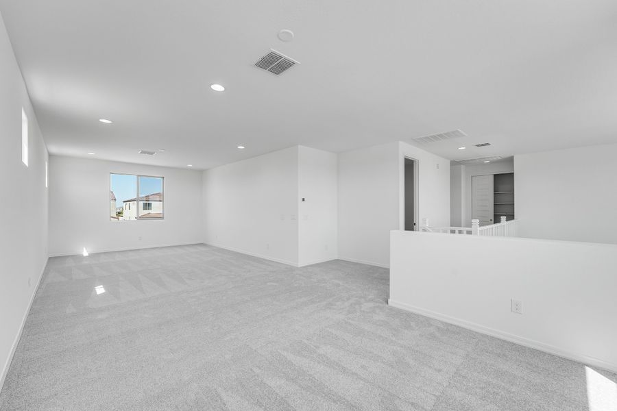 Spacious, unfurnished interior of a new home in Combs Ranch, San Tan Valley (Image 16).