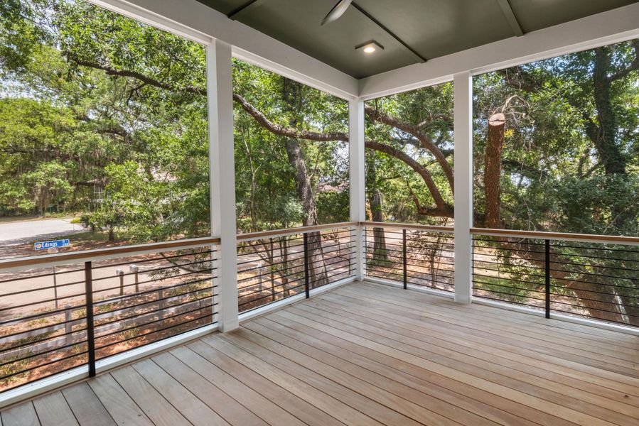 Exterior details and patio area of a home in , Edisto Island (Image 4).