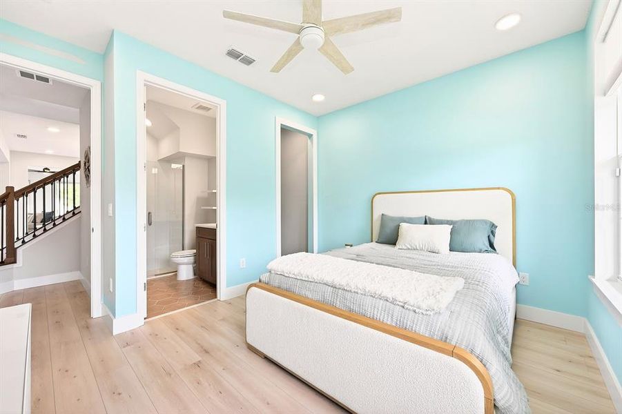 Furnished interior view inside a new home in , Oviedo (Image 12).