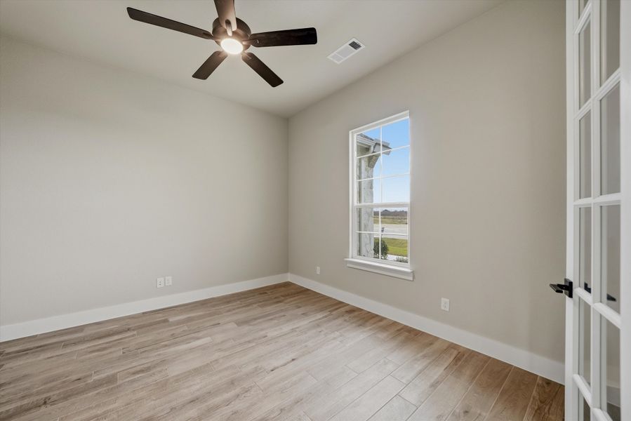 Spacious, unfurnished interior of a new home in Eagle Ridge Estates, Weatherford (Image 15).