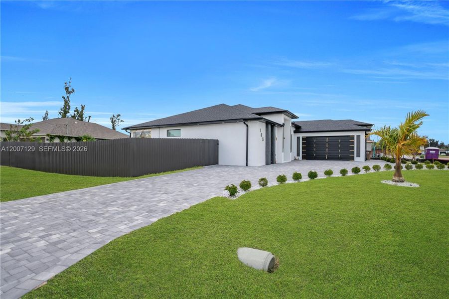 Exterior details and patio area of a home in , Cape Coral (Image 29).