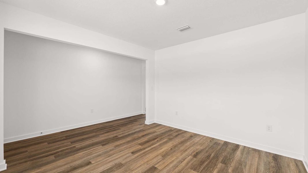 Spacious, unfurnished interior of a new home in Magnolia at the Bluffs Phase 3, Freeport (Image 7).