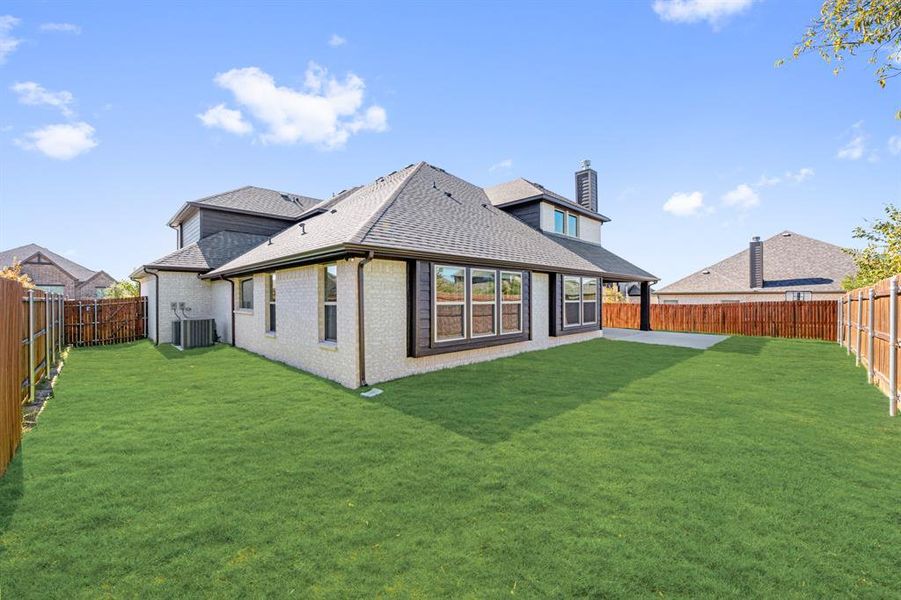 Exterior details and patio area of a home in Villages of Walnut Grove, Midlothian (Image 19).