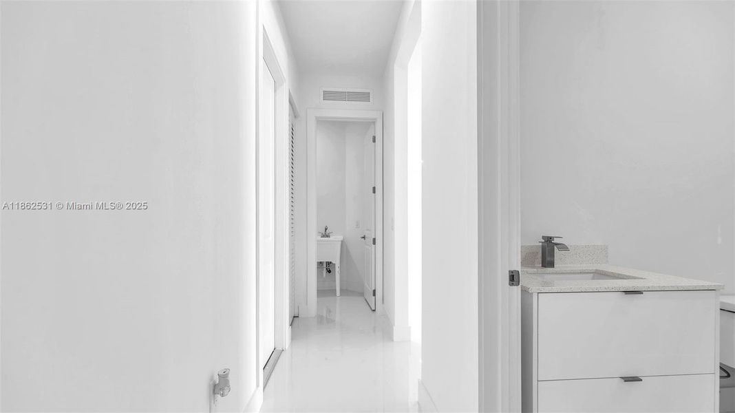 Spacious, unfurnished interior of a new home in , Miami (Image 34).