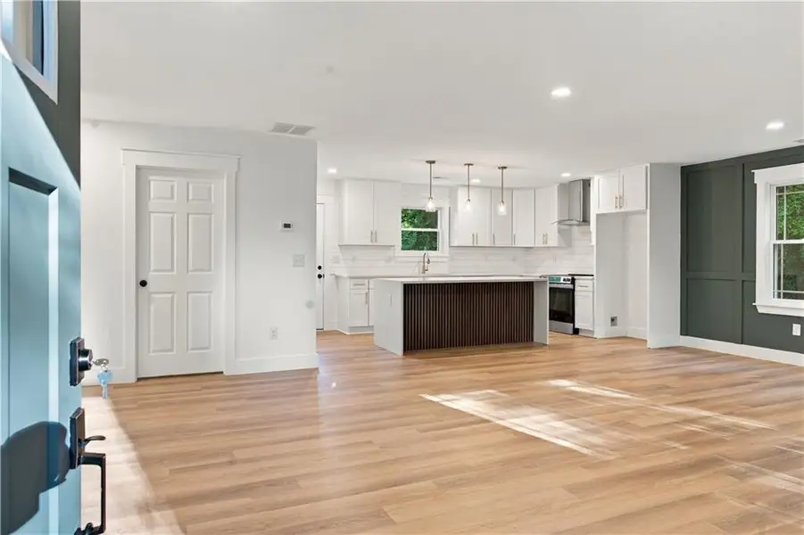 Spacious, unfurnished interior of a new home in , Marietta (Image 21).