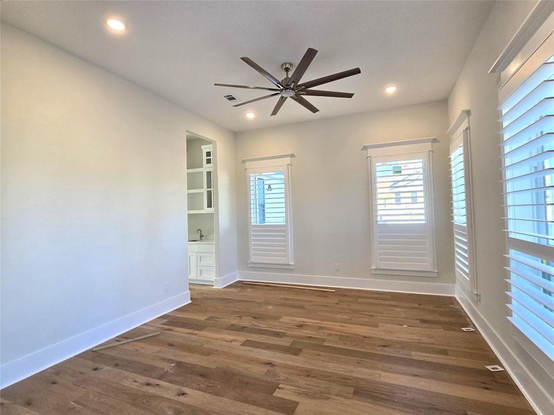 Dining are with butler's pantry connecting to the kitchen.