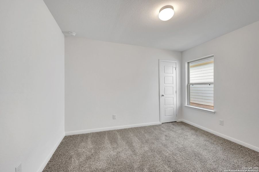 Spacious, unfurnished interior of a new home in Park Place, New Braunfels (Image 37).