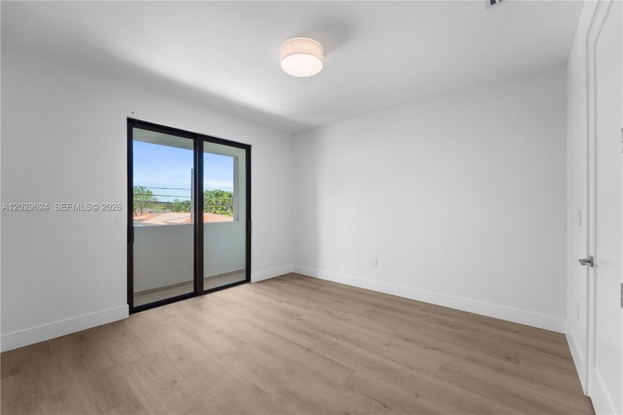 Spacious, unfurnished interior of a new home in , Miami (Image 39).