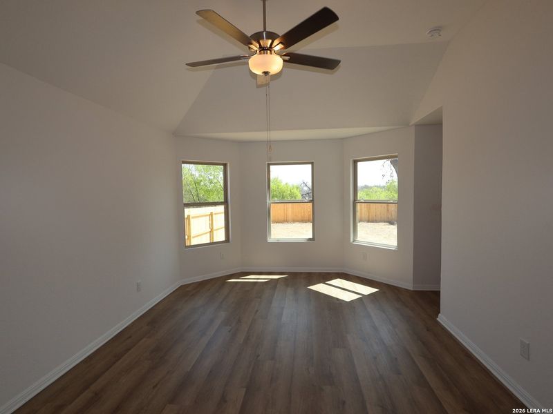 Spacious, unfurnished interior of a new home in Cinco Lakes, San Antonio (Image 12).