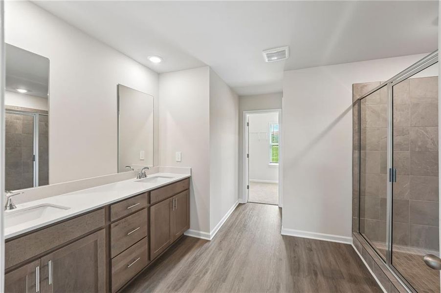 Furnished interior view inside a new home in Ivey Township, Dallas (Image 37).