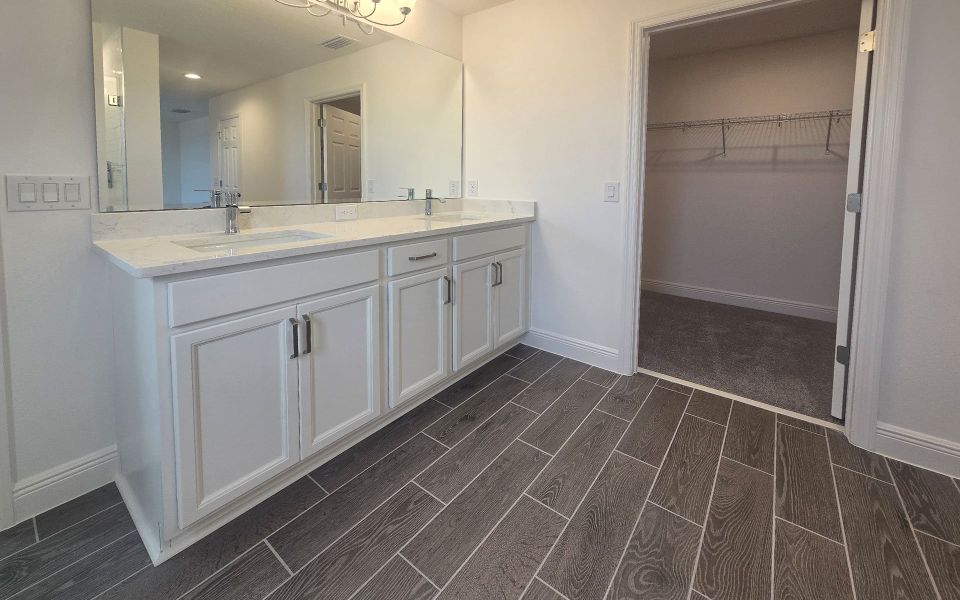 Spa-Like Primary Bathroom in Central Florida Home