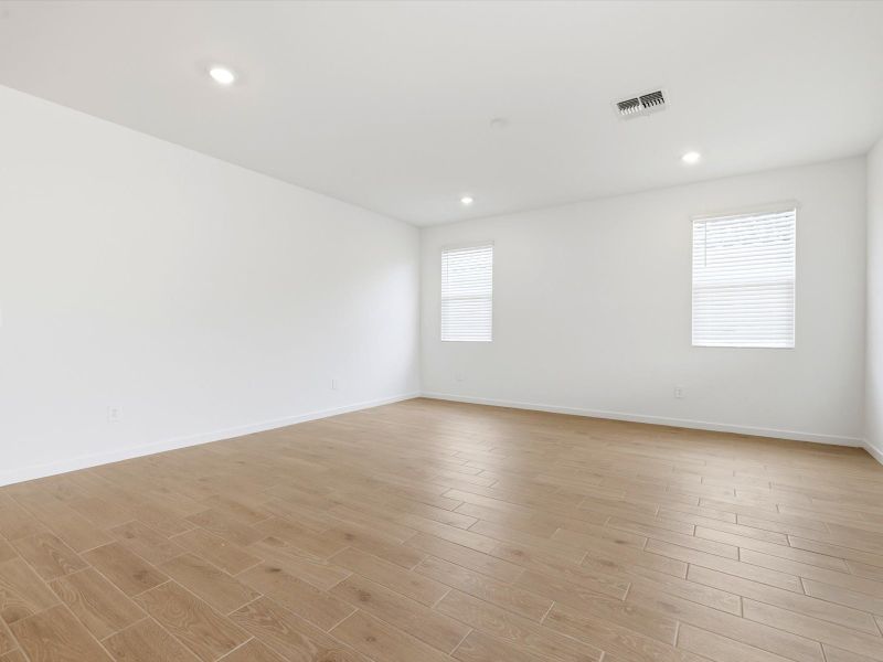 Spacious, unfurnished interior of a new home in Rancho Mirage Signature Series, Maricopa (Image 14).