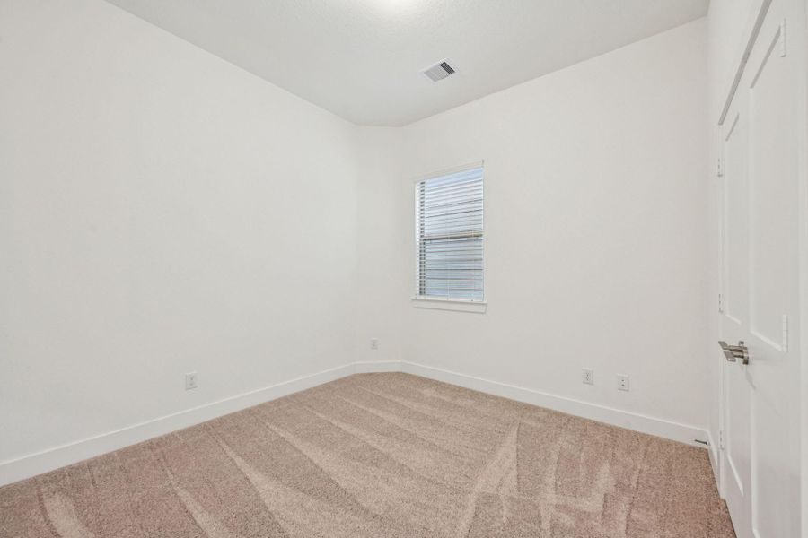 Spacious, unfurnished interior of a new home in Kresston, Montgomery (Image 24).