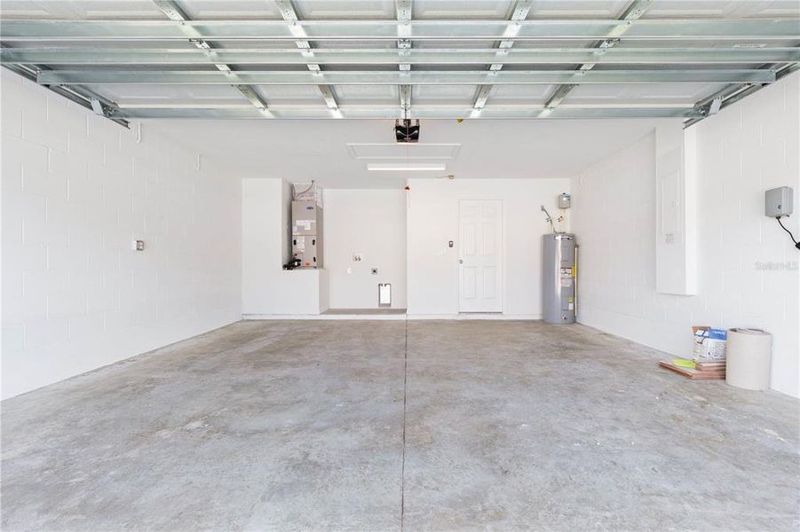 Spacious, unfurnished interior of a new home in , Palm Coast (Image 27).