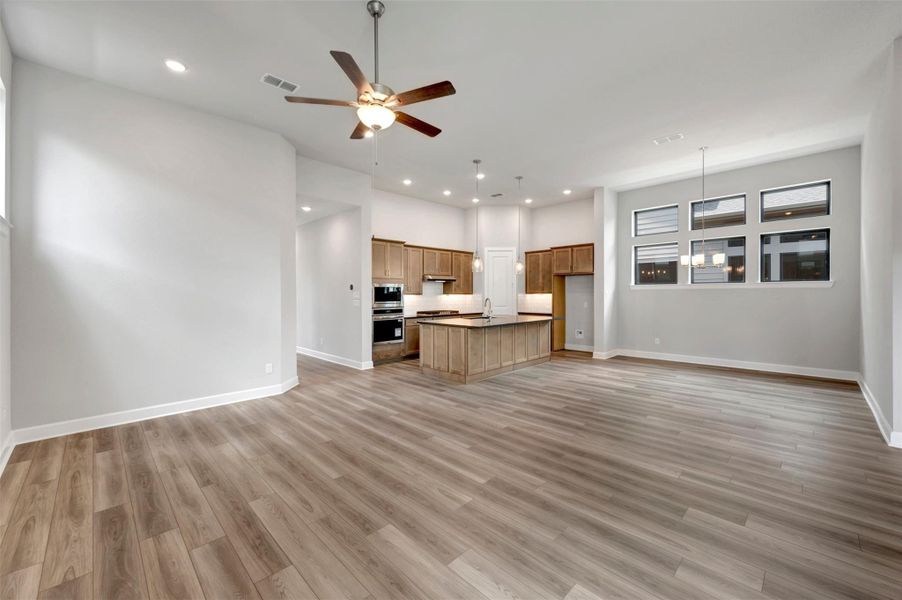 Spacious, unfurnished interior of a new home in Sienna - Landmark Row Collection, Missouri City (Image 24).