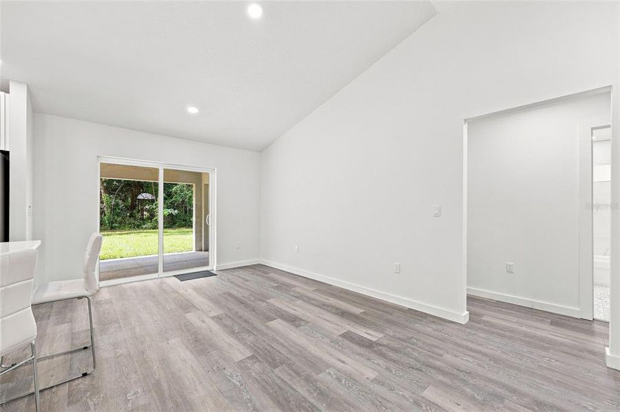 Spacious, unfurnished interior of a new home in , Summerfield (Image 20).