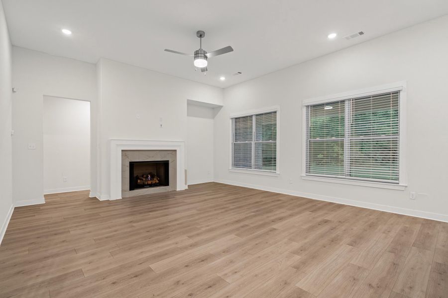 Spacious, unfurnished interior of a new home in Walker Farms, Bartlett (Image 17).