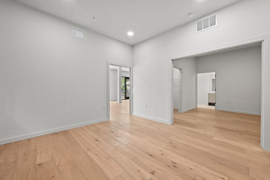 Spacious, unfurnished interior of a new home in One Oak, Austin (Image 16).