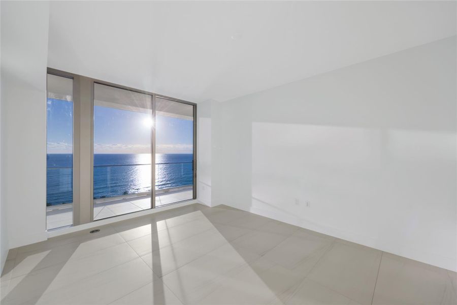 Spacious, unfurnished interior of a new home in , Fort Lauderdale (Image 24).
