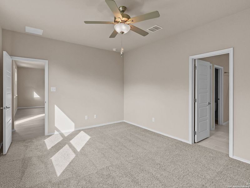 Spacious, unfurnished interior of a new home in Royal Crest, San Antonio (Image 26).
