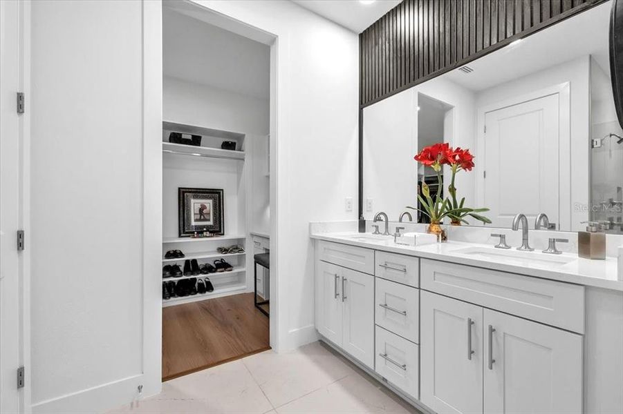 Furnished interior view inside a new home in , Venice (Image 62).