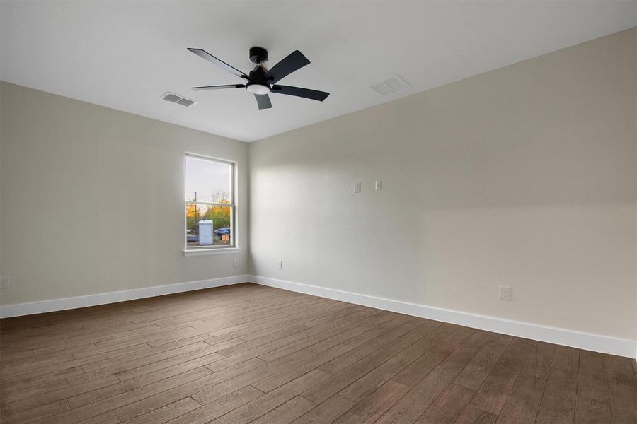 Spacious, unfurnished interior of a new home in , Bastrop (Image 32).