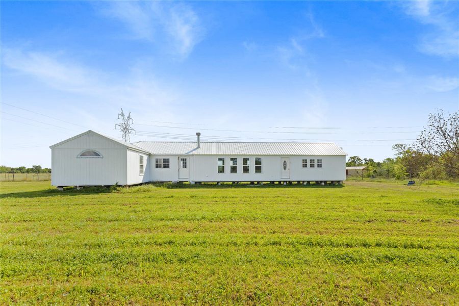 Exterior details and patio area of a home in , Iola (Image 9).