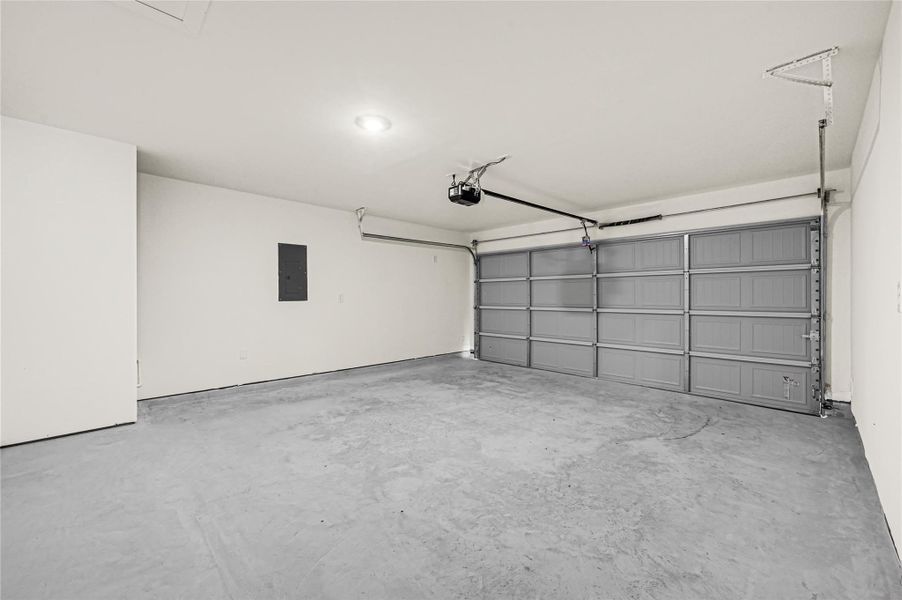 Spacious, unfurnished interior of a new home in Westward Pointe, Sealy (Image 9).