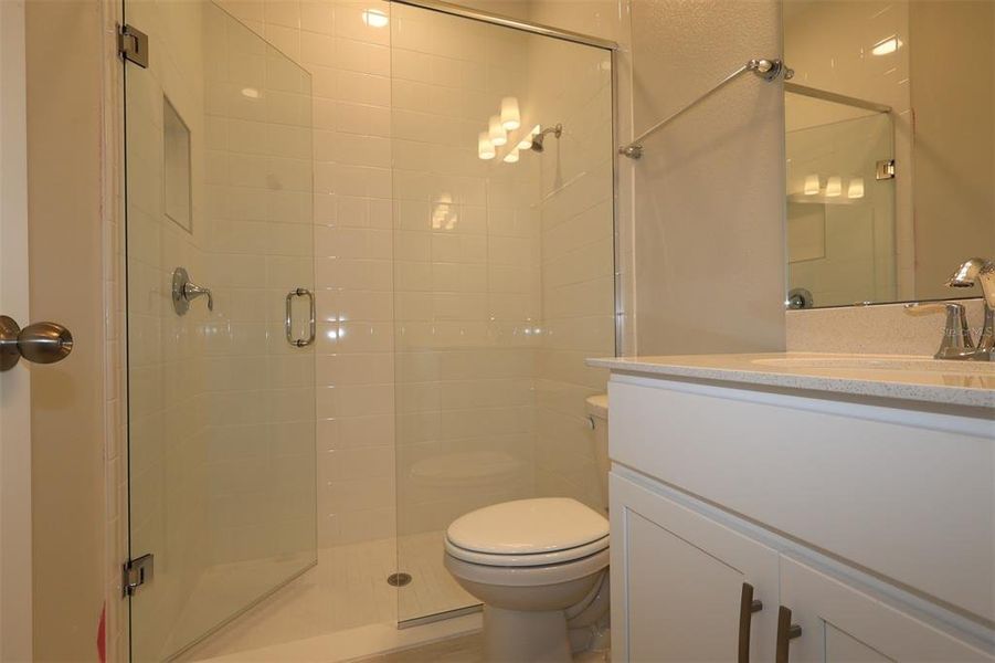 Furnished interior view inside a new home in Bay Lake Farms, St. Cloud (Image 7).