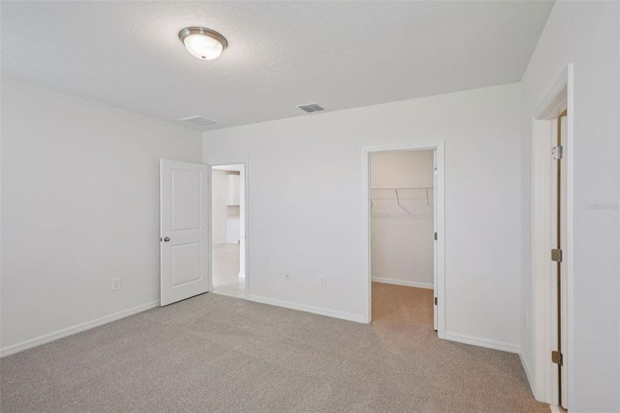 Spacious, unfurnished interior of a new home in Hamilton Bluff - Signature Series, Lake Hamilton (Image 14).