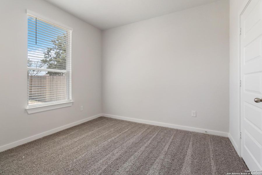 Spacious, unfurnished interior of a new home in Timber Creek, San Antonio (Image 12).